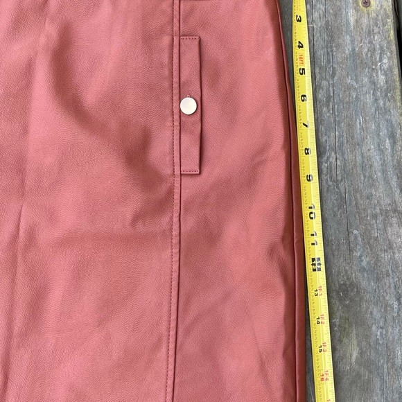 Imitation Leather Mini Skirt - Picture 6 of 7